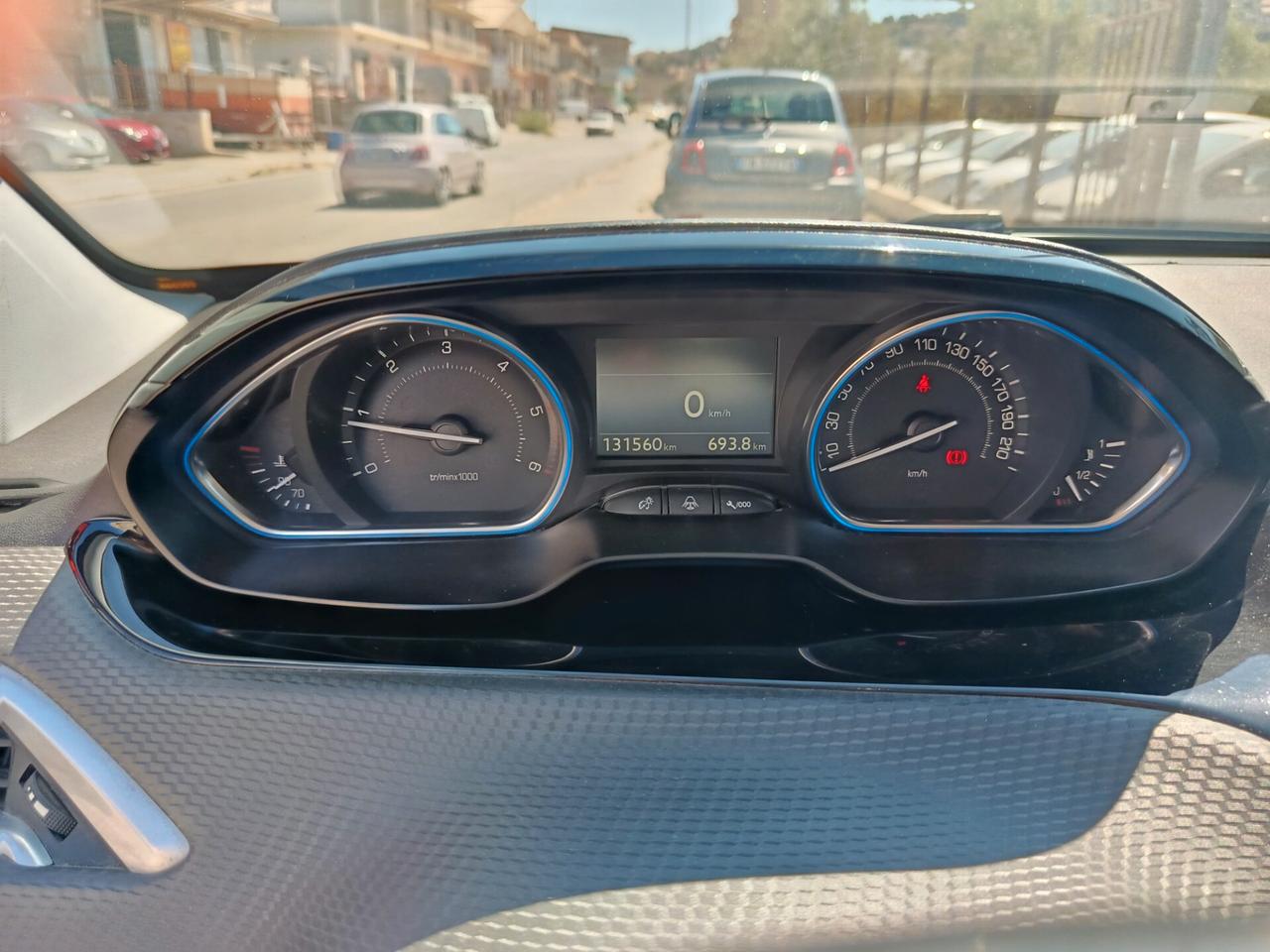 Peugeot 2008 1.6 e-HDi 92 CV Stop&Start Urban Cross