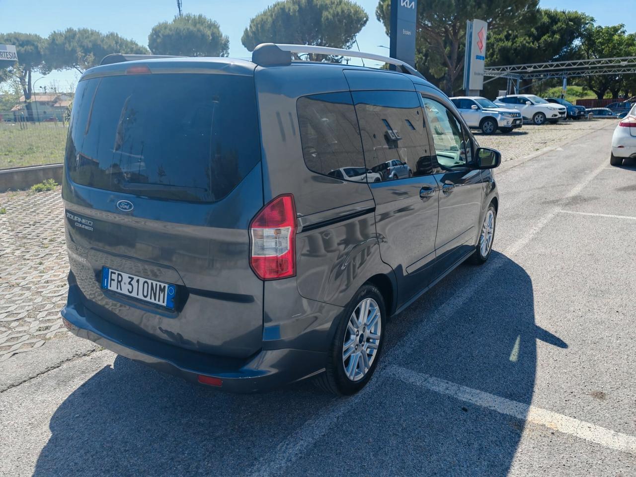 Ford Tourneo Courier 1.5 TDCI 95 CV Titanium