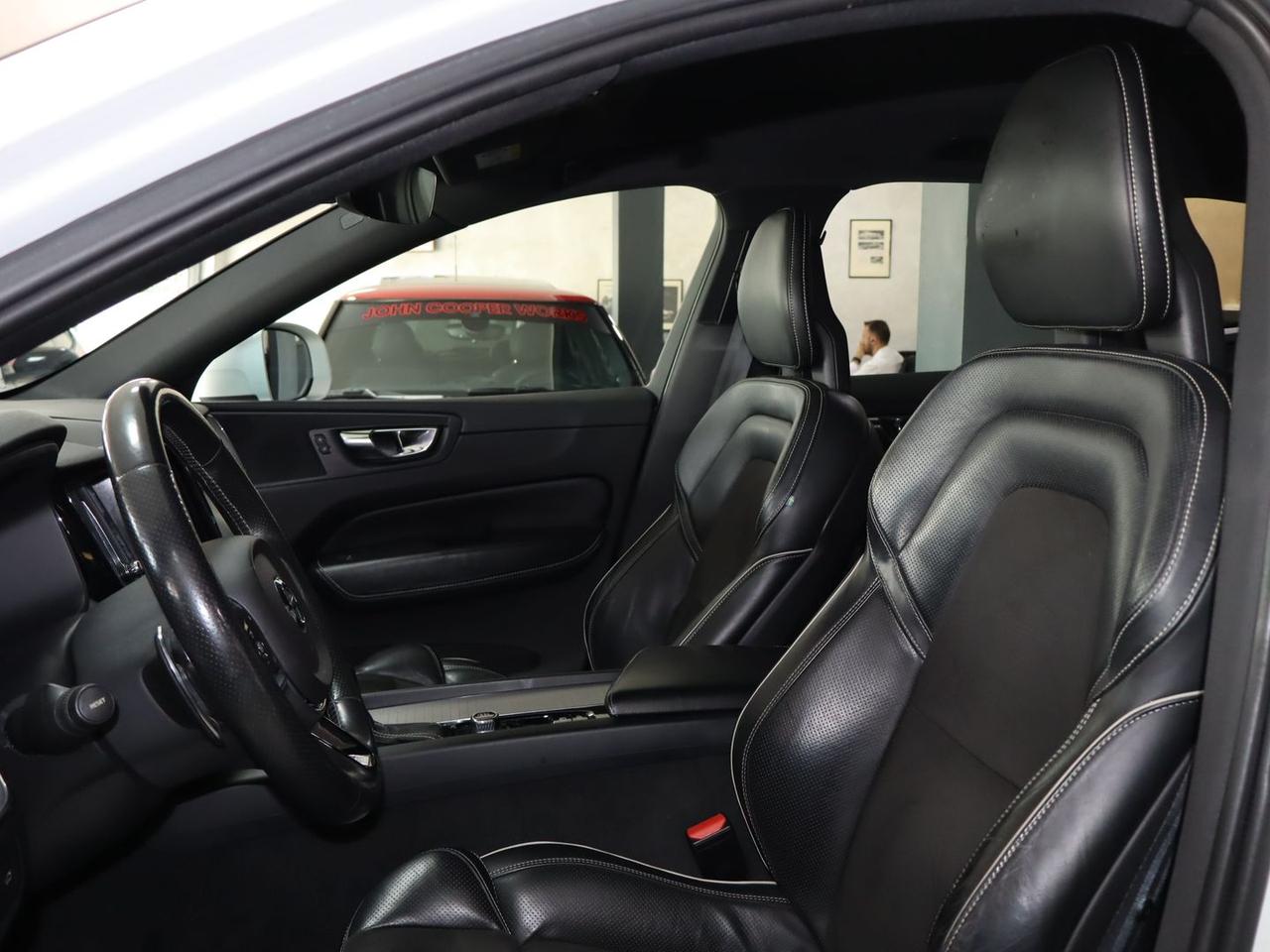 Volvo XC 60 2.0 D4 4x4 R Design #50224