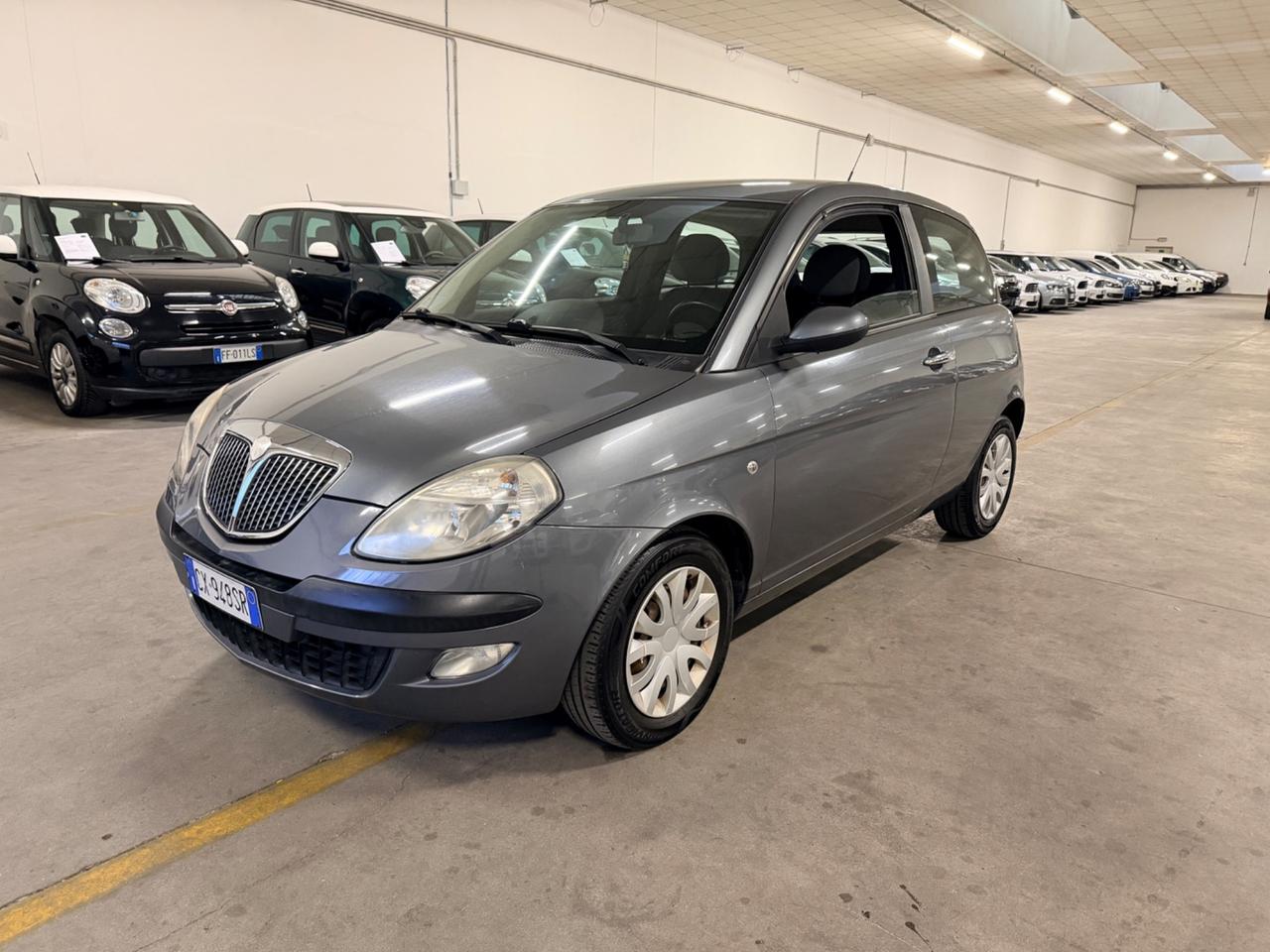Lancia Ypsilon 1.2 16V Platino