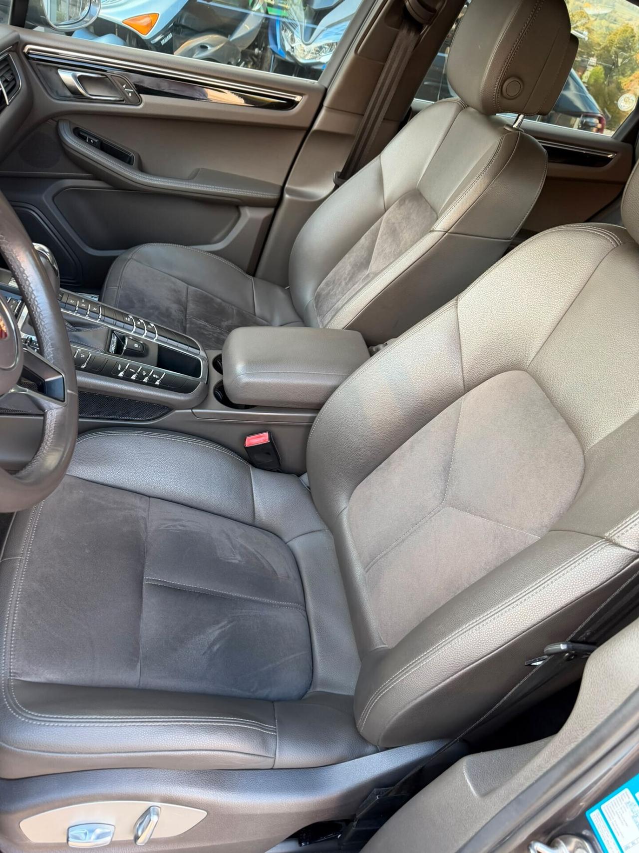 Porsche Macan 3.0 Diesel S / Book Service