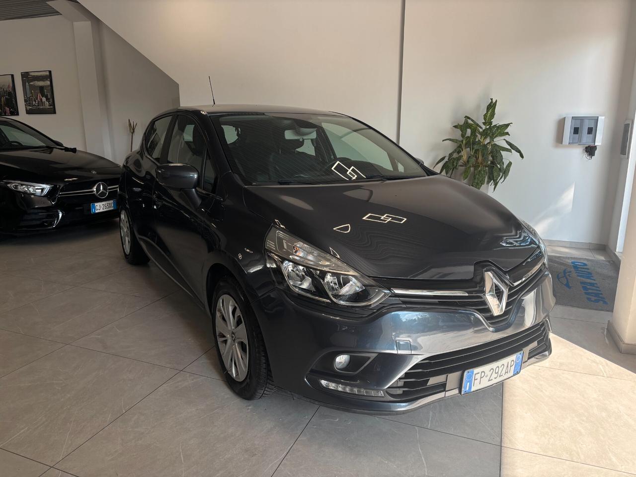 Renault Clio TCe 12V 90 CV 5 porte Moschino Intens