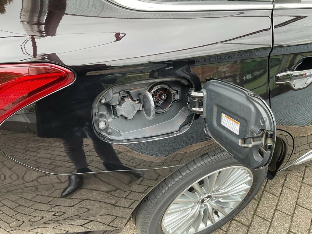 Mitsubishi Outlander 2.4 Mivec PHEV Diamond 4WD CVT