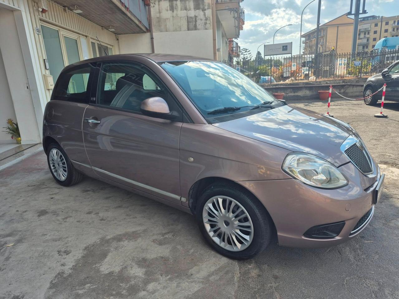 Lancia Ypsilon 1.2 69 CV Diva OK NEOP