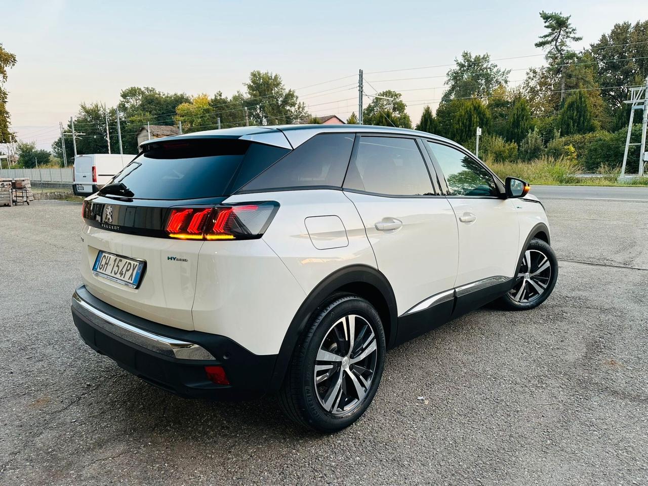 Peugeot 3008 Hybrid4 300 e-EAT8 GT