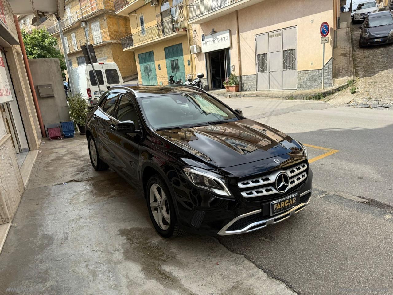 MERCEDES-BENZ GLA 200 d Automatic Sport CROSS