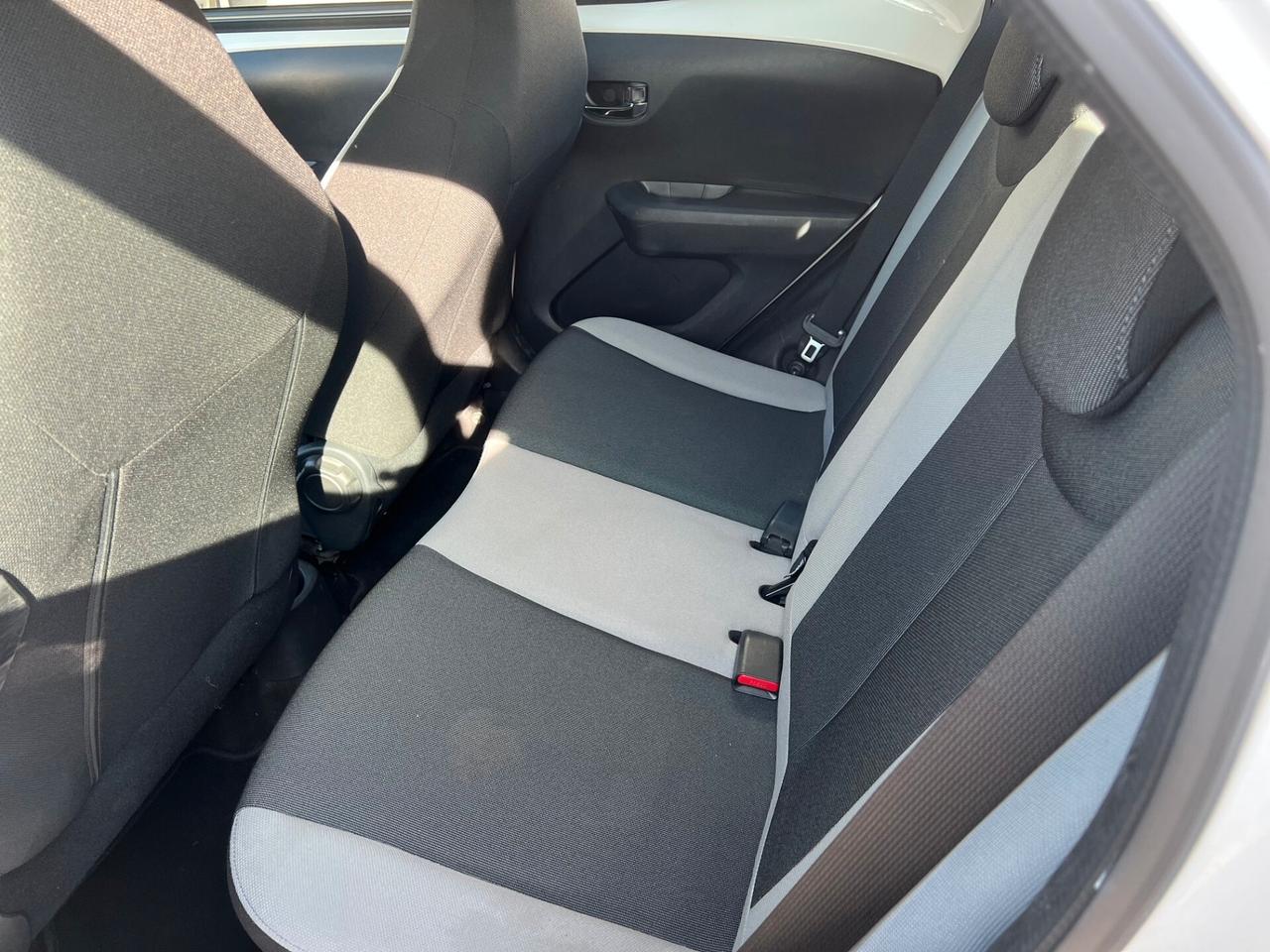 Toyota Aygo 1.0 VVT-i 69 CV 5 porte x-pure / OK NEOPATENTATI