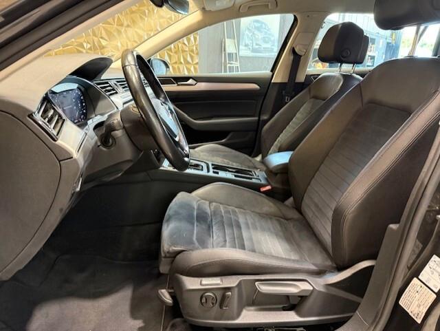 Volkswagen Passat Variant 2.0 tdi Highline 150cv dsg