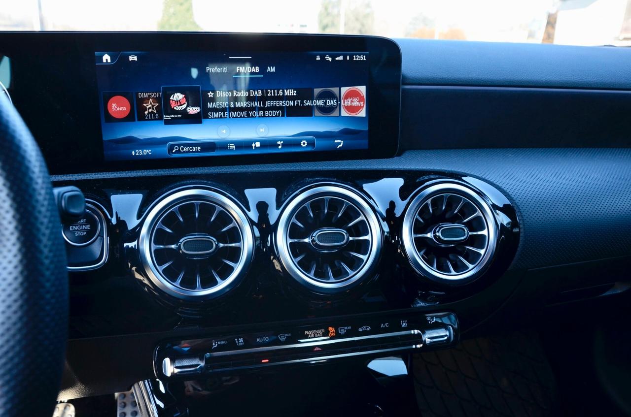 MERCEDES-BENZ A 250e PHEV PLUG IN PREMIUM AMG LINE 218cv AUTO, UNICOPROPRIETARIO, UFF ITALIANA, SERVICE MERCEDES, EURO 6D, RETROCAMERA, LUCI AMBIENTE A 64 COLORI, PERMUTE