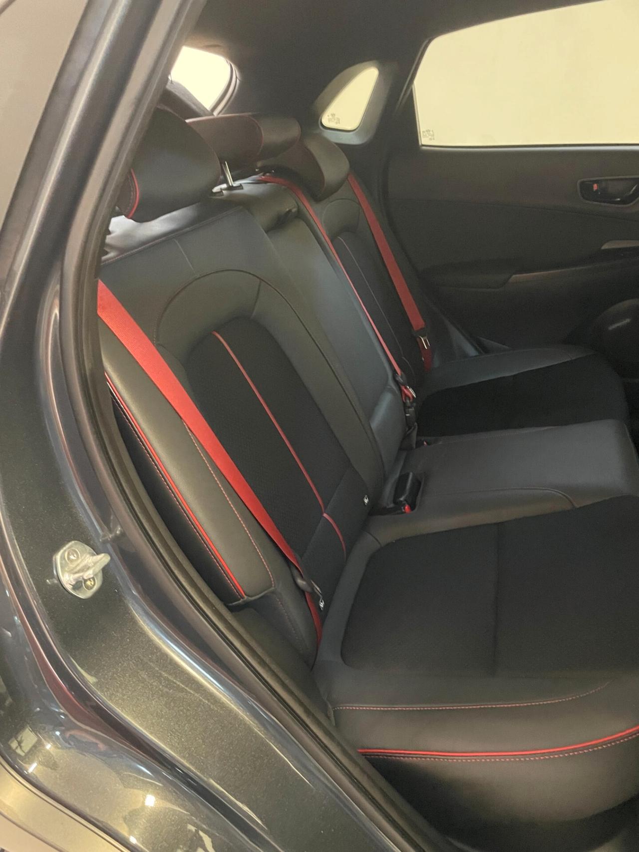 Hyundai Kona 1.6 115 CV CRDI Xpossible FULL OPTIONAL ! TAGLIANDATA NEOPATENTATI