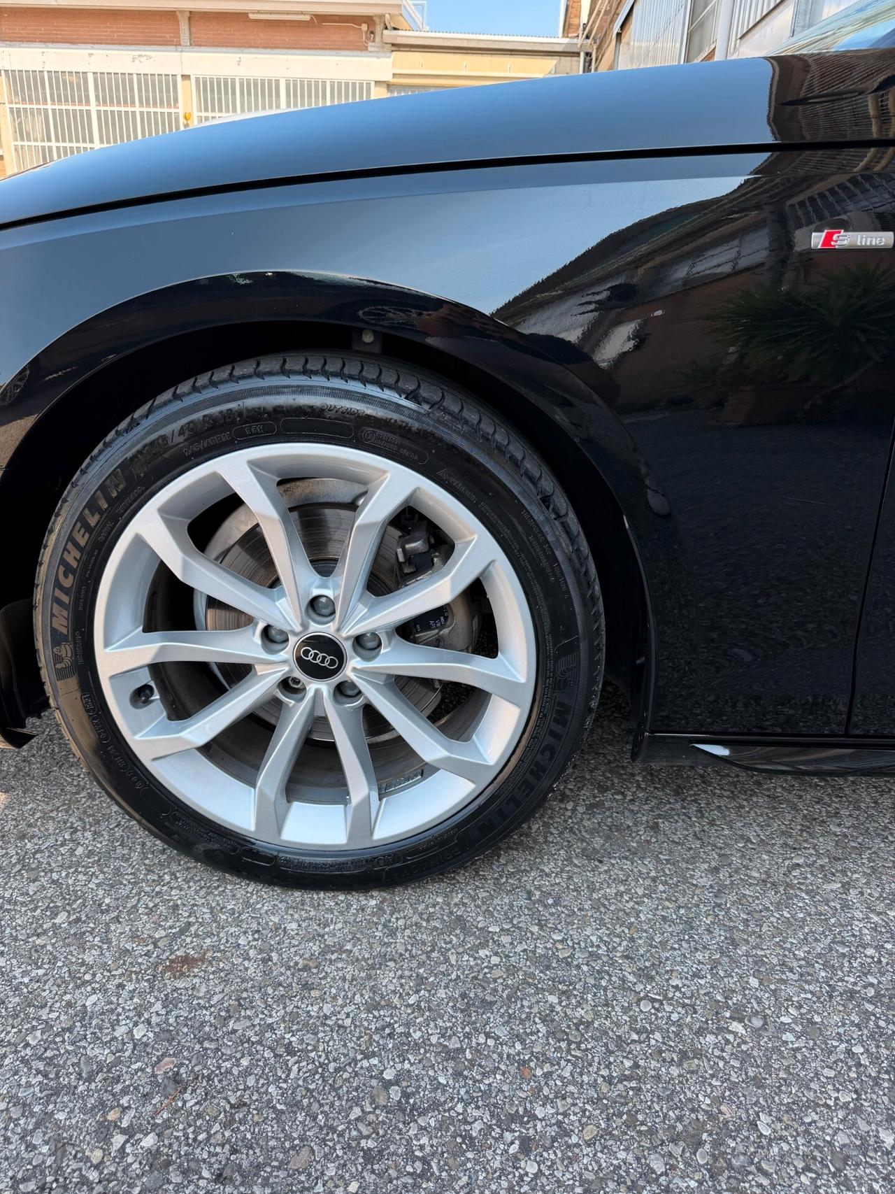 Audi A4 35 TDI/163 CV S tronic line edition fari Matrix
