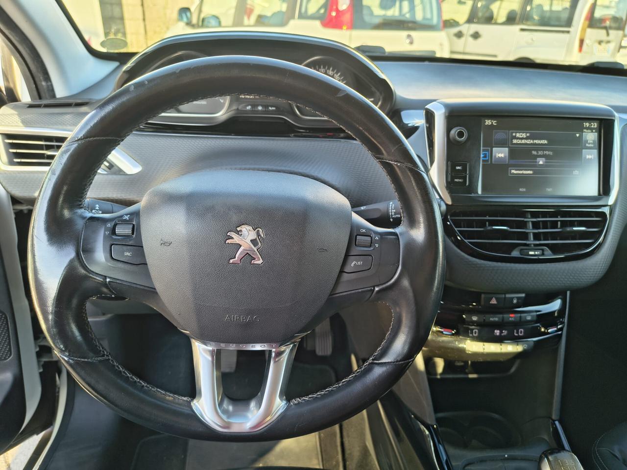 Peugeot 2008 1.2 BENZINA 5 PORTE