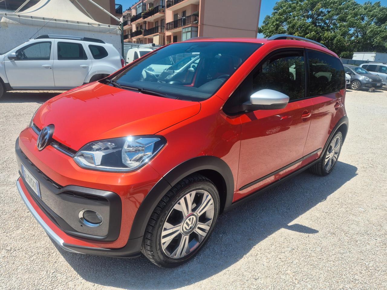 Volkswagen up! Cross up!