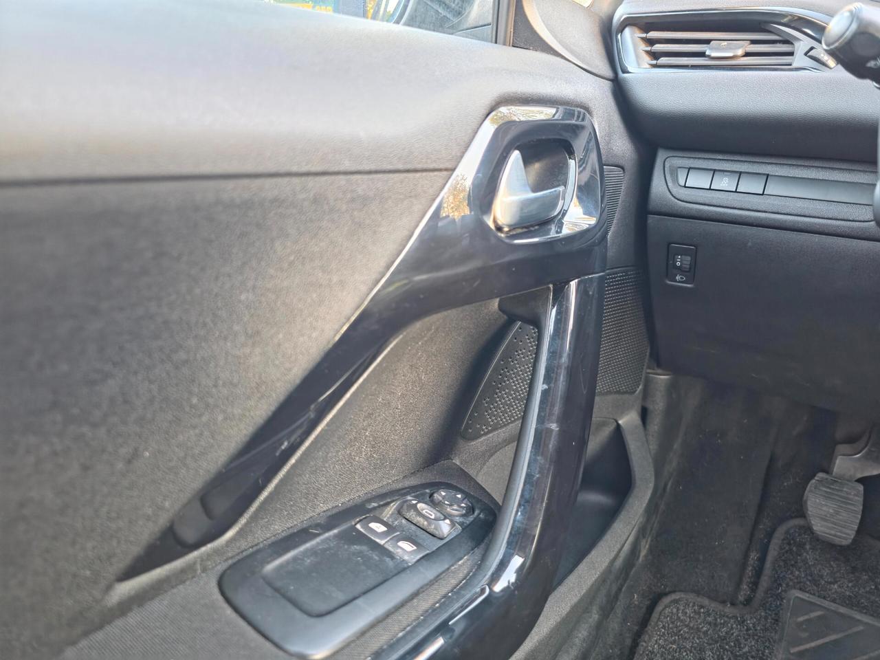 Peugeot 208 BlueHDi 75 5 porte Allure E6B Manuale NEO 2016