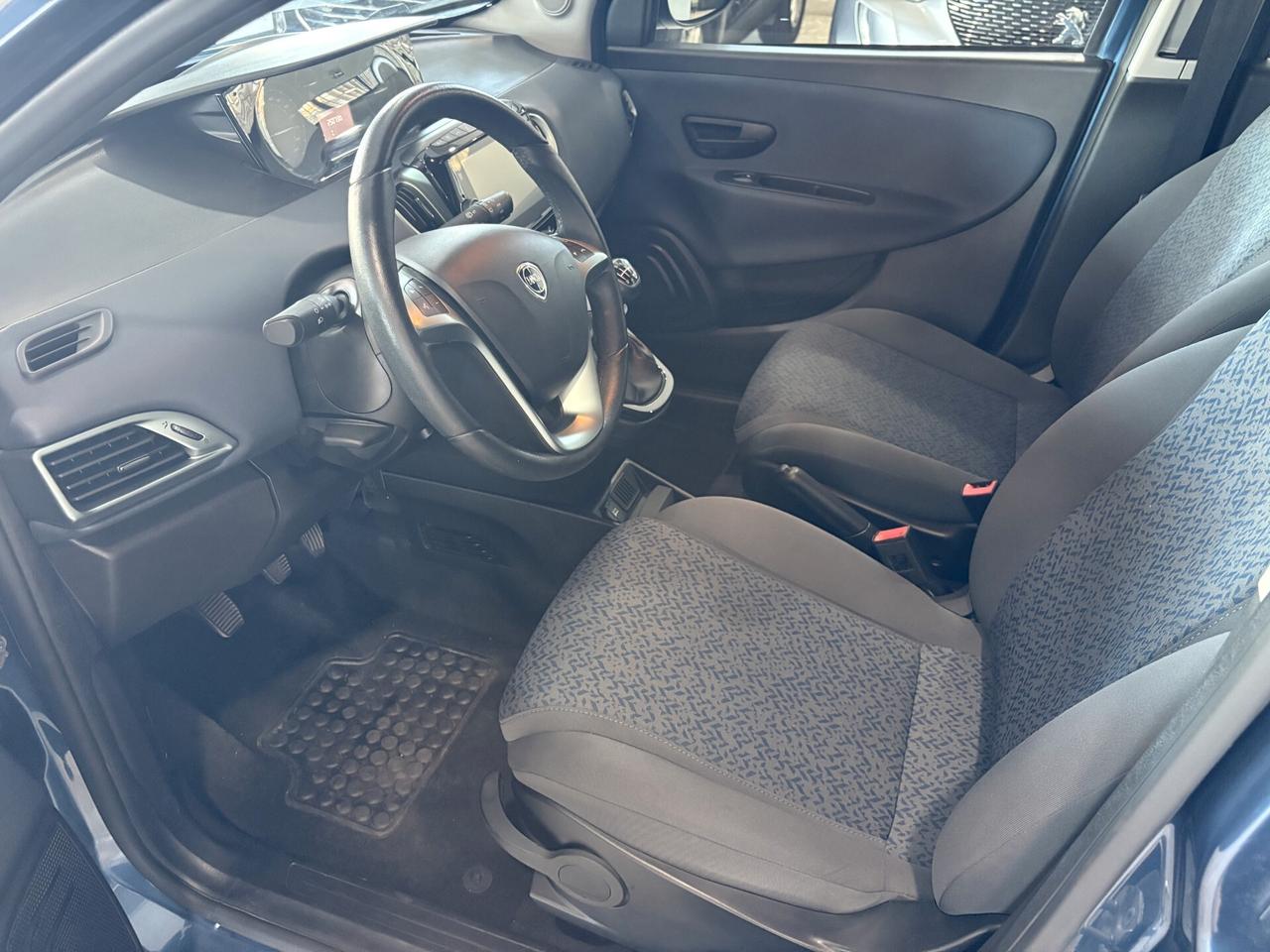 Lancia Ypsilon 1.0 FireFly 5 porte S&S Hybrid Gold
