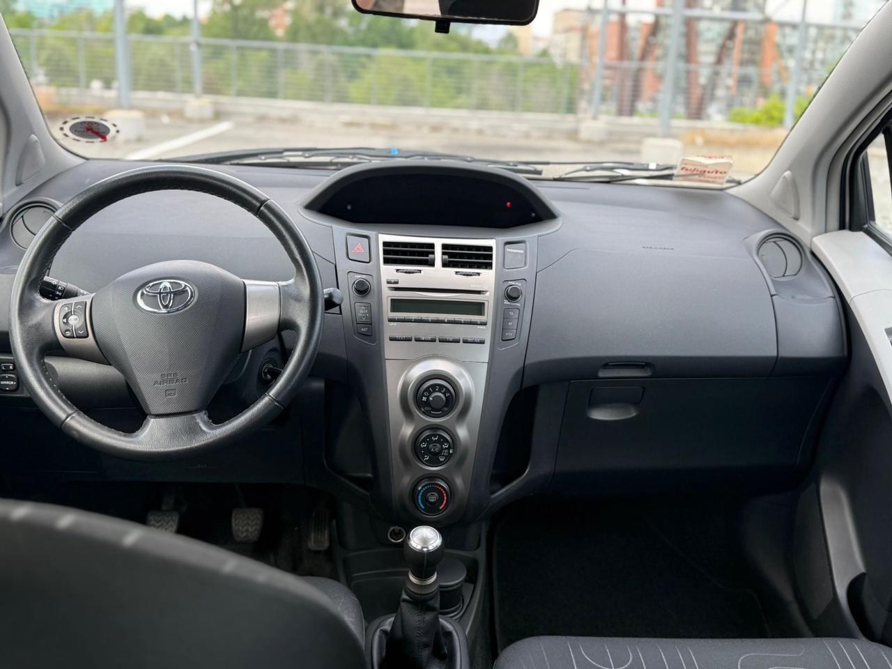 Toyota Yaris 1.0 5 porte Luxury pack