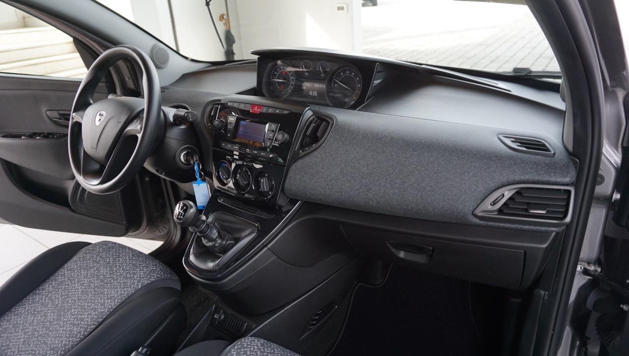 Lancia Ypsilon 1.0 firefly hybrid Silver Plus s&s 70cv