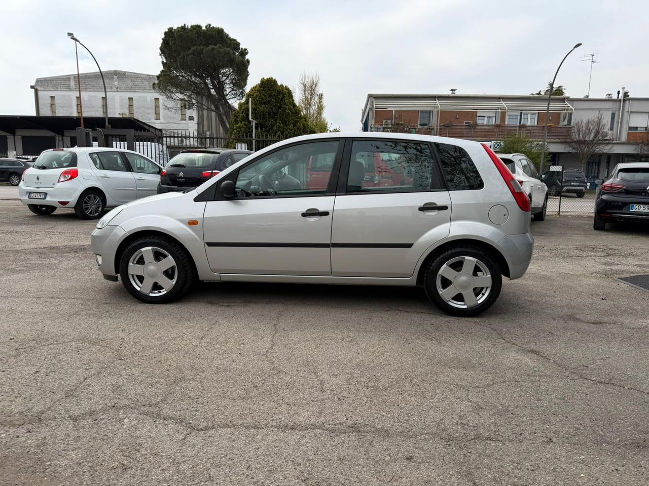 Ford Fiesta 1.4 16V 5p. Ghia