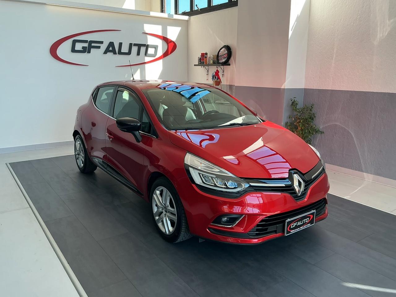 Renault Clio TCe 12V 90 CV 5 porte Moschino Intens