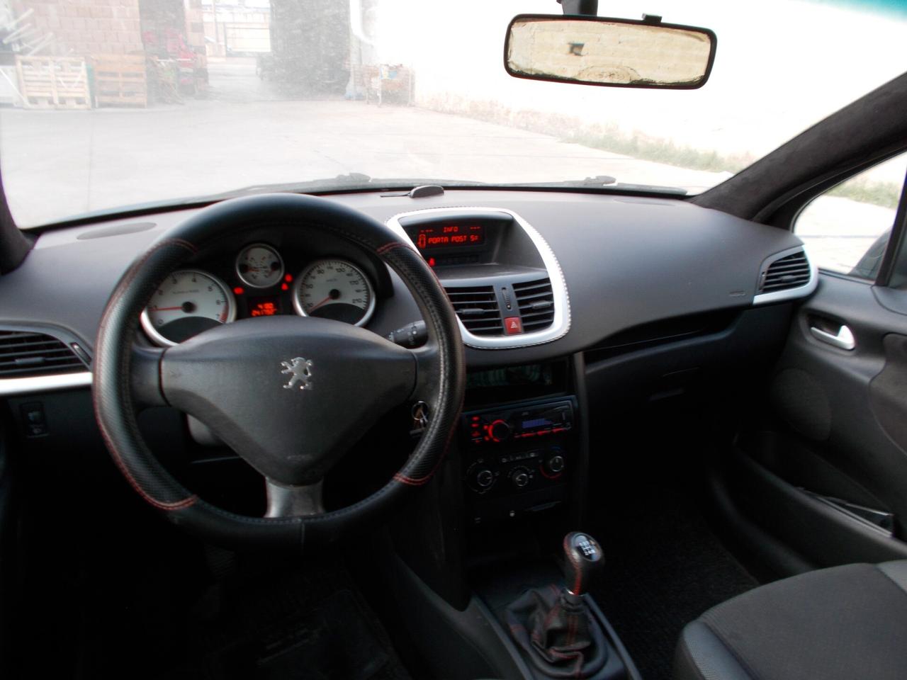Peugeot 207 1.4 8V 75CV 5p. X Line