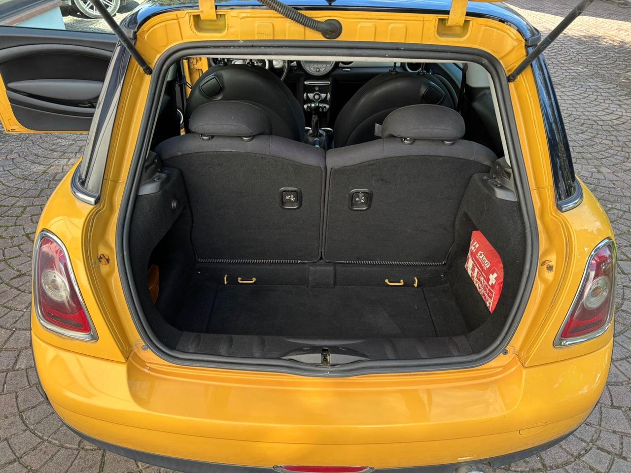 Mini Cooper 1.6 D BELLISSIMA INTROVABILE GIALLA IDONEA PER NEOPATENTATI. PERMUTABILE