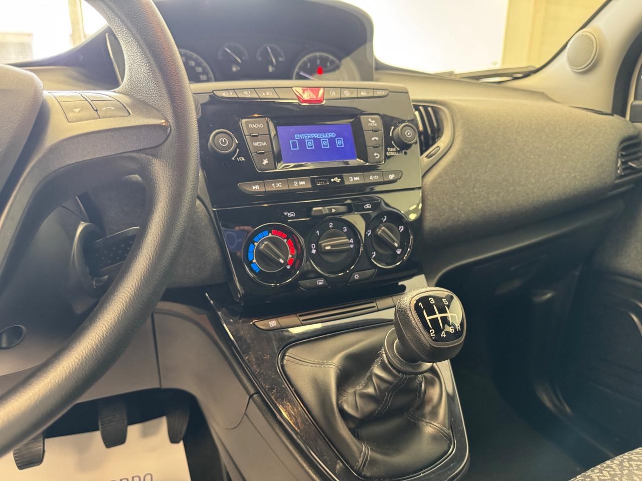 Lancia Ypsilon 1.0 FireFly 5 porte S&S Hybrid Ecochic Silver