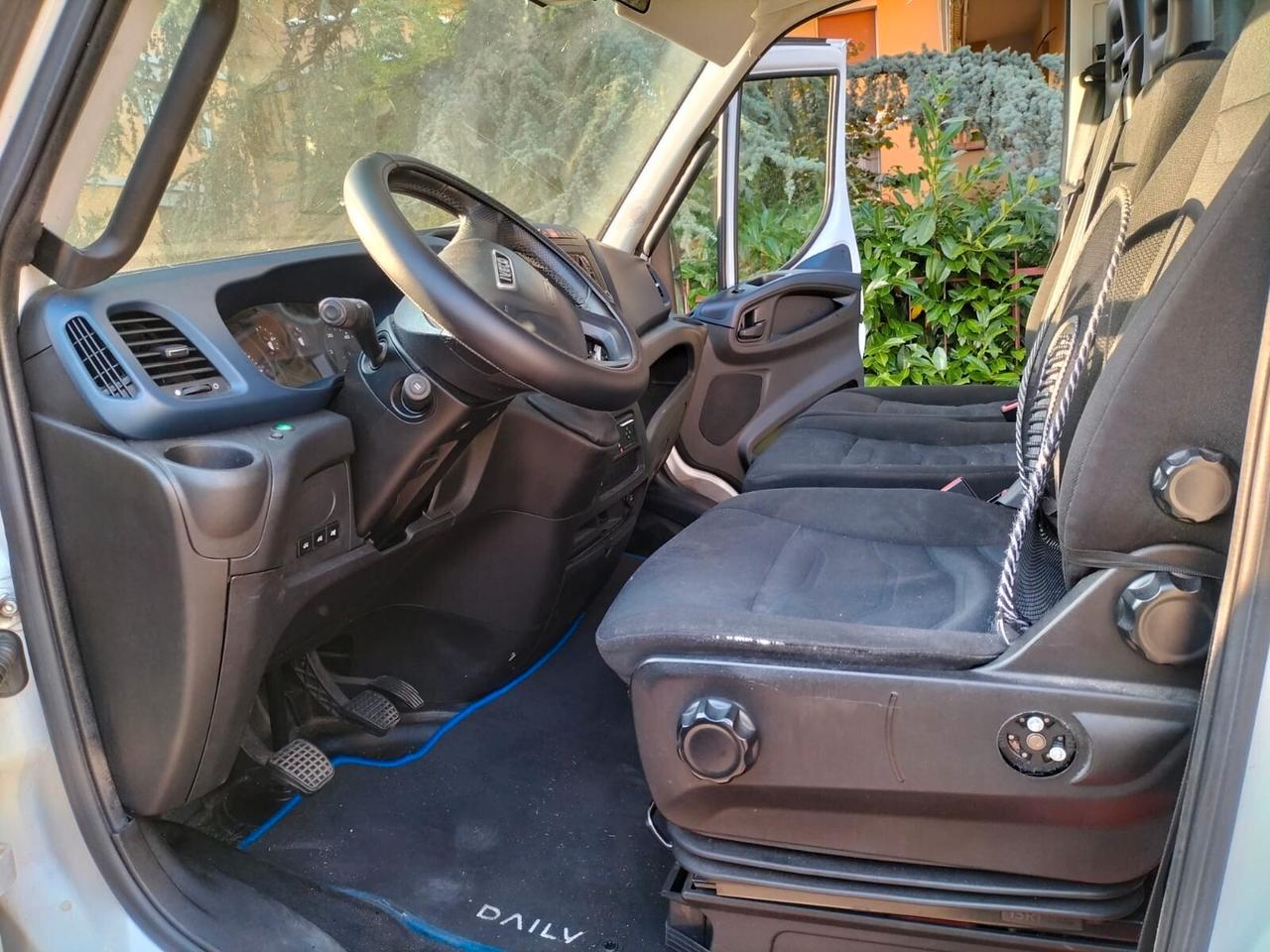 Carroattrezzi IVECO DAILY 2 AUTO EURO 6