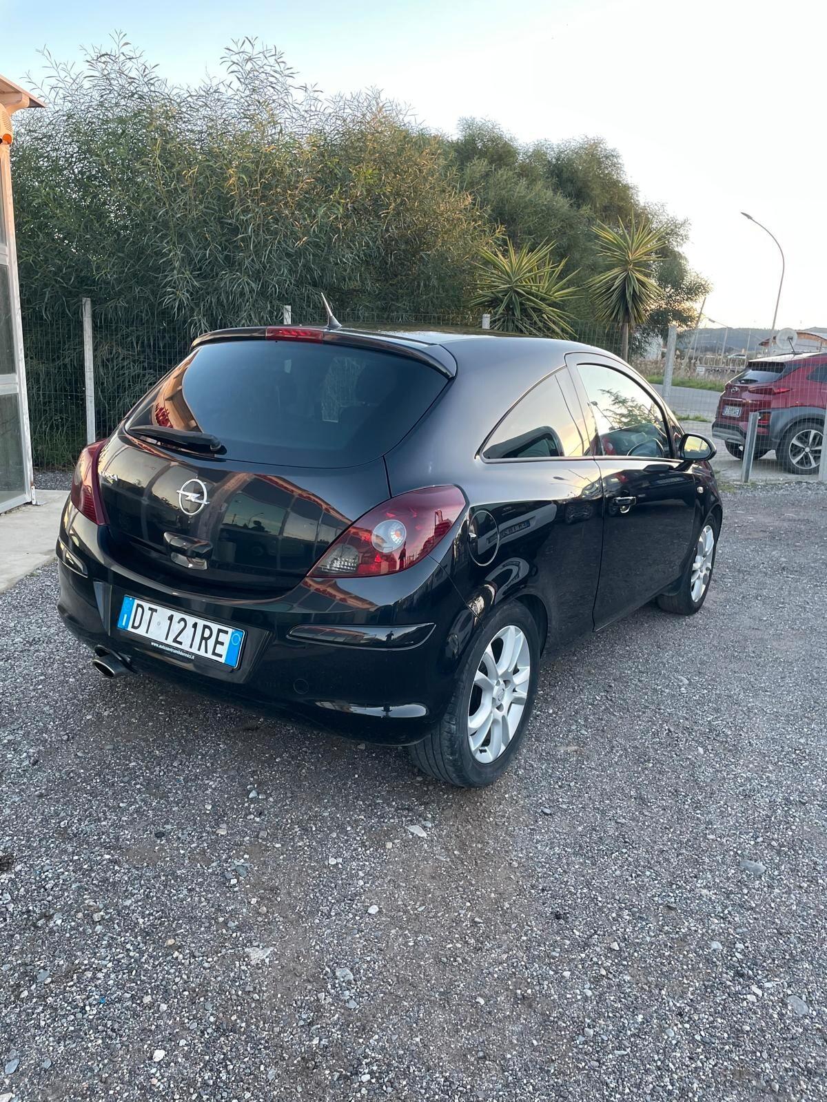 Opel Corsa 1.2 3 porte 80 cv cambio automatico