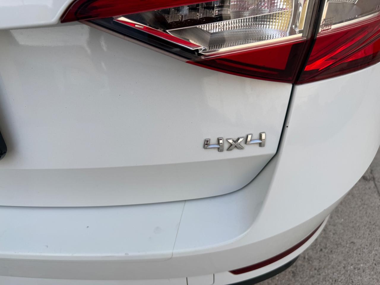 Skoda Superb 2.0 TDI 200 CV DSG 4x4 Full Optional