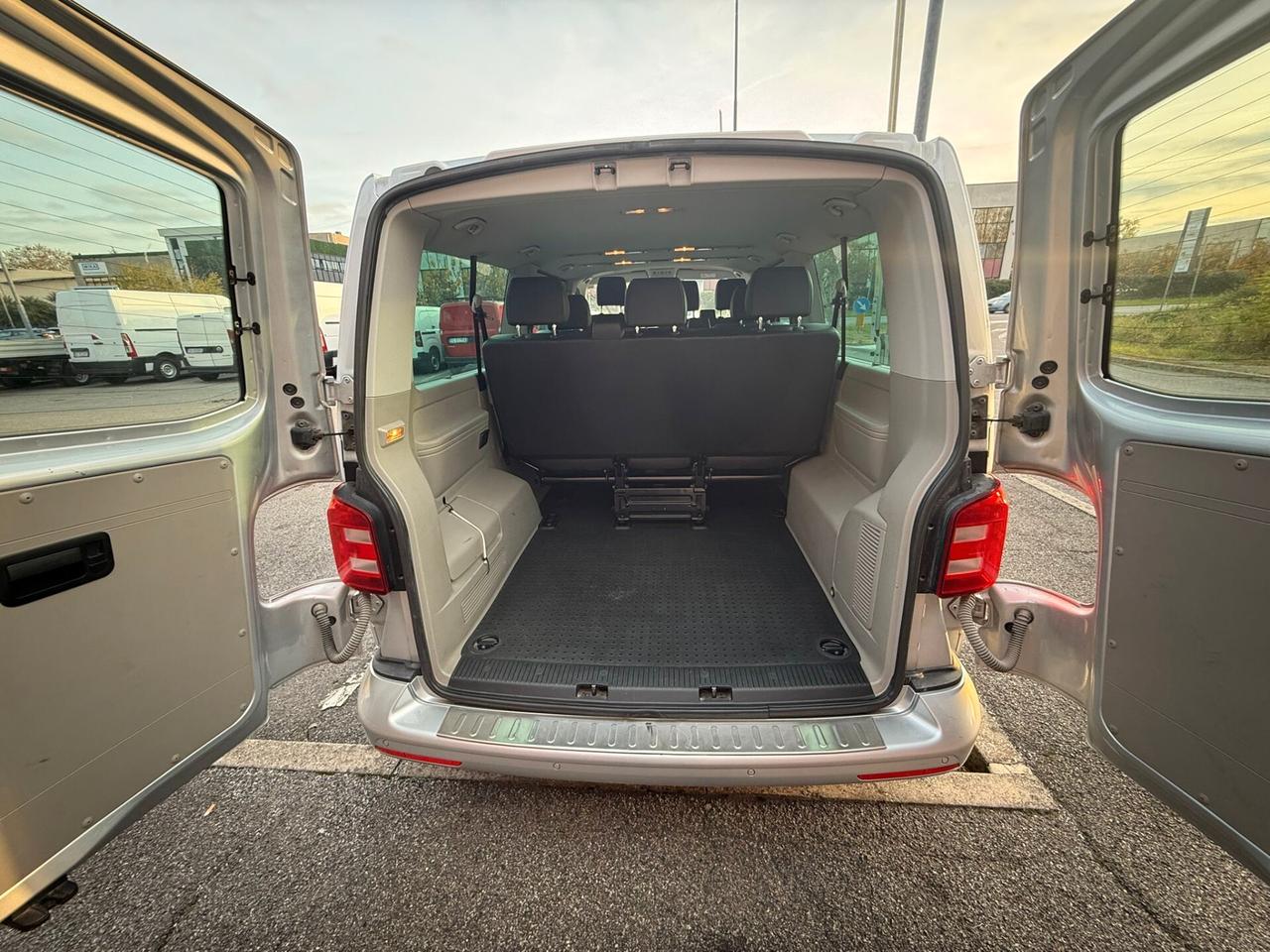 Volkswagen Caravelle 2.0 TDI 150CV DSG 4 Motion PC Comfortline