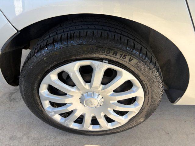 FORD Fiesta 1.2 82CV 5 porte OK NEOPATENTATI EURO 5 BENZINA