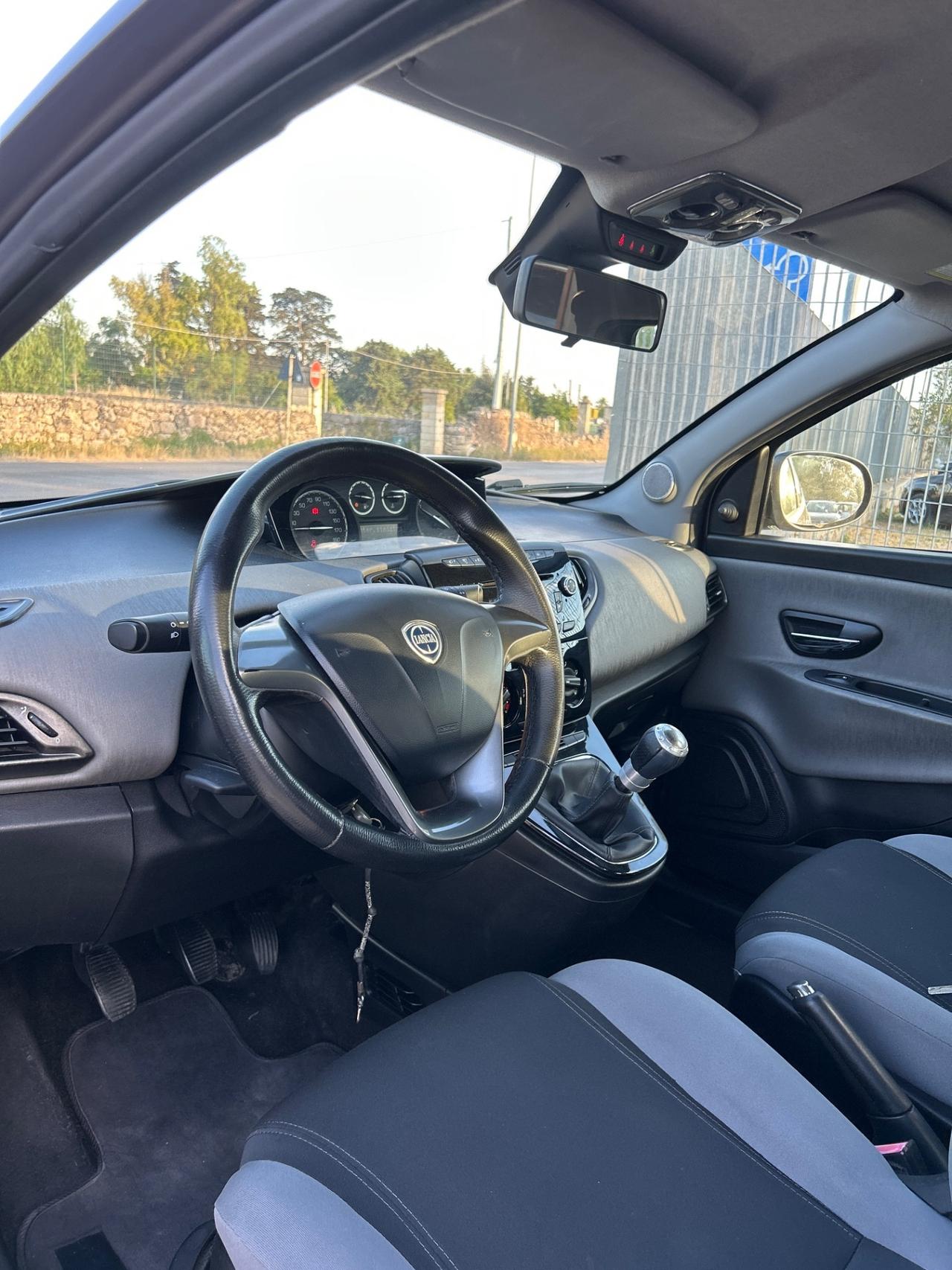 Lancia Ypsilon 1.3 MJT 5 porte-2012