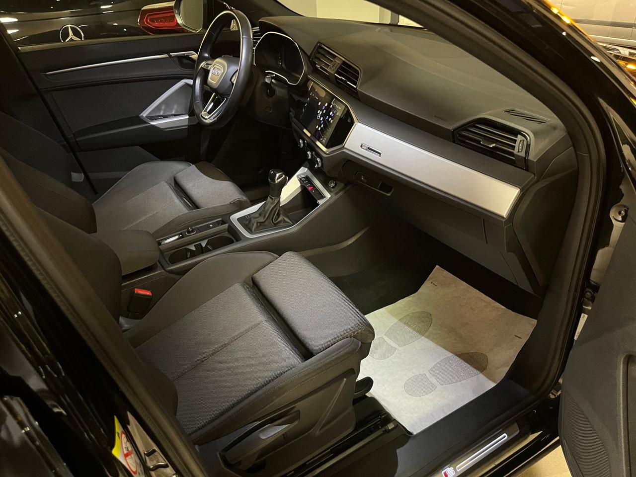 Audi Q3 SPB 35 TDI S-Line TOTAL BLACK!!