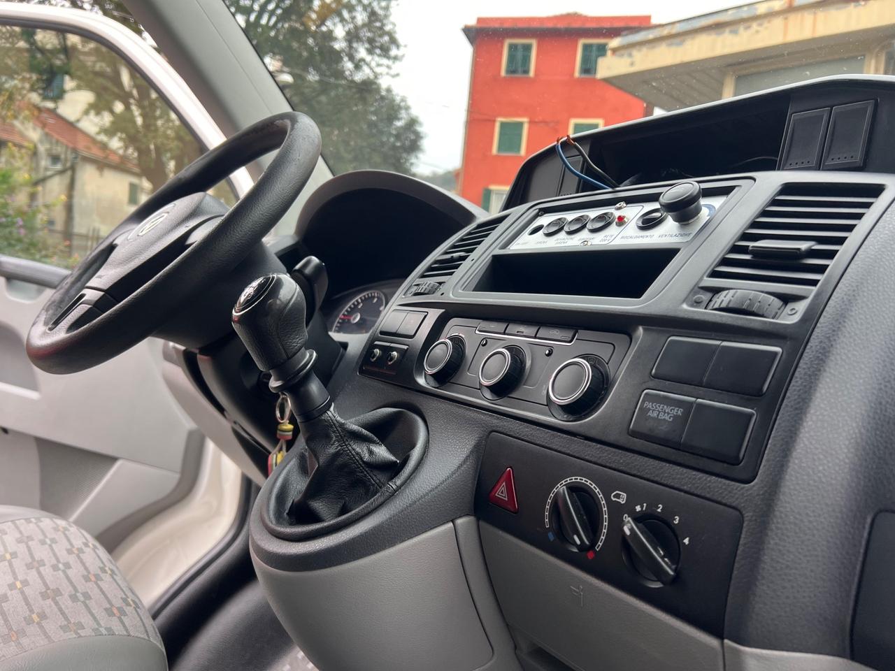 Volkswagen Transporter t5 2.0 TDI 140CV ambulanza