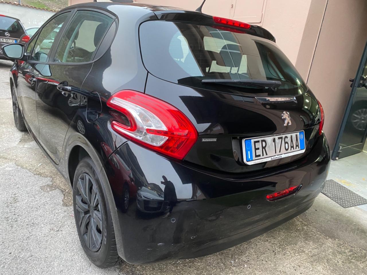 Peugeot 208 1.4 HDi 68 CV neopatentati