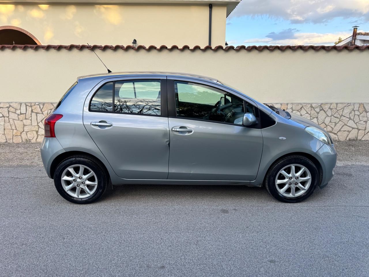 Toyota Yaris 1.3 BENZ UNICO PROPRIETARIO