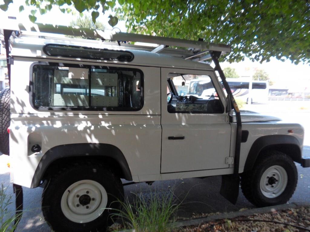 Land Rover Defender 90 2.2 TD4 Station Wagon N1