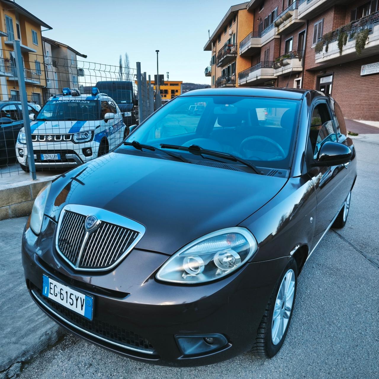 Lancia Ypsilon 1.2 69 CV Unyca
