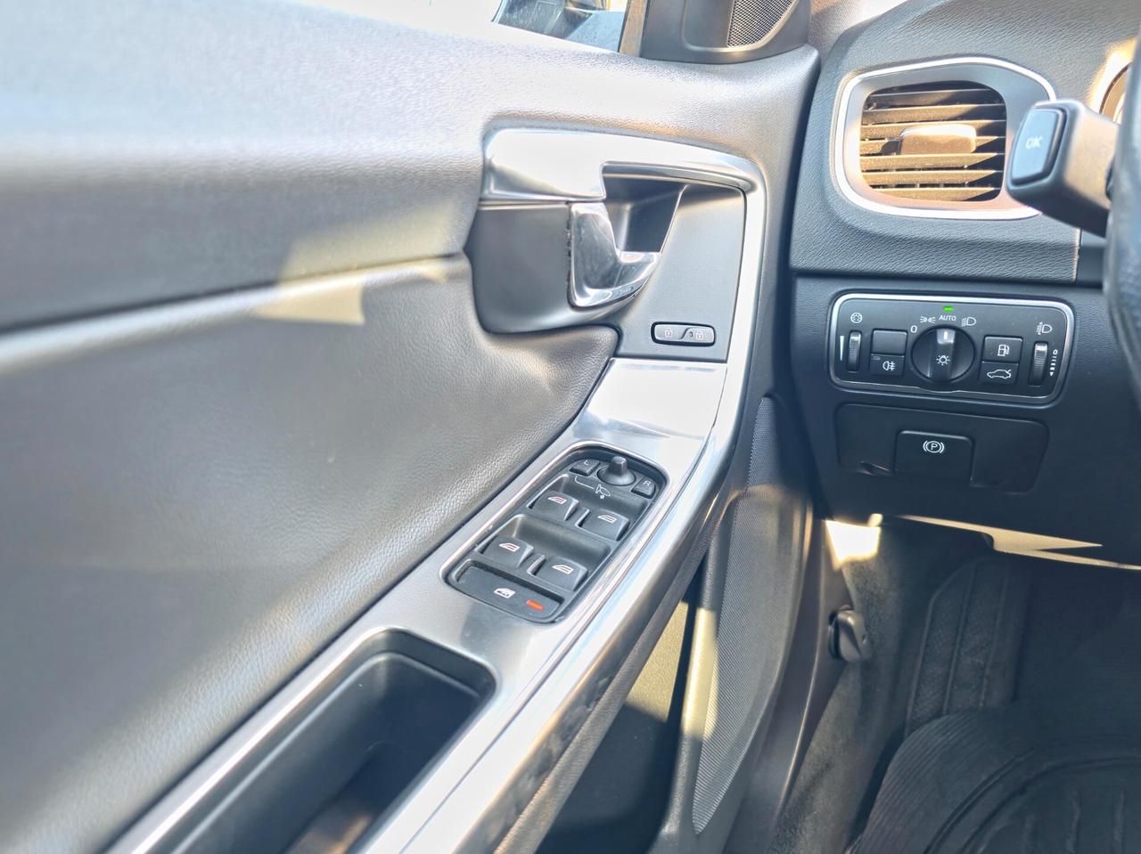 Volvo V60 Cross Country CV-150 D3 Geartronic Summum 2017-E6 Automatico