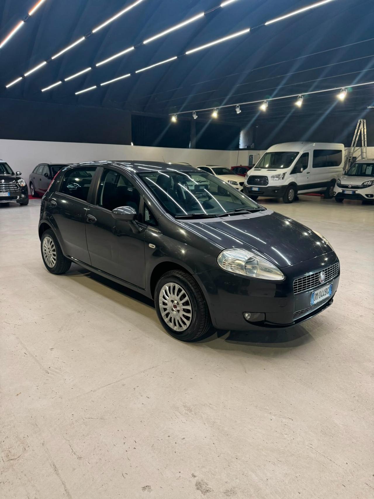 Fiat Punto GRANDE 1.4 5P DYNAMIC NATURAL POWER