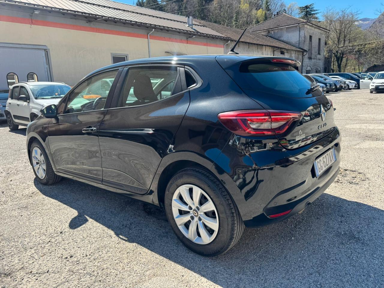 renault clio adatta a neop. garantita