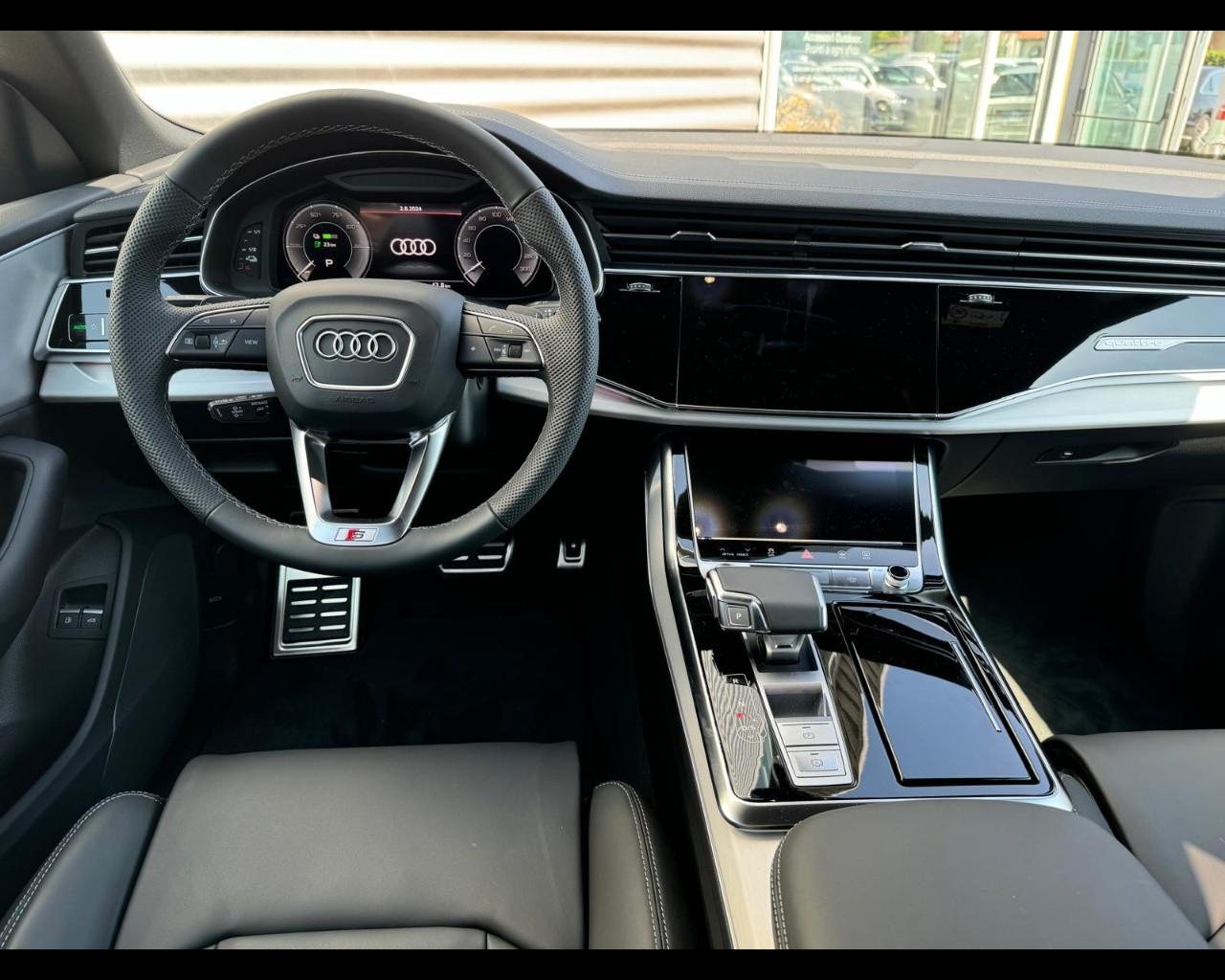 AUDI Q8 55 TFSIe QUATTRO TIPTRONIC S-LINE