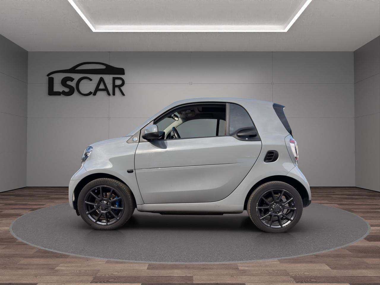 smart forTwo EQ Racing Grey 22kW - Vettura italiana - Promo Finanziamento