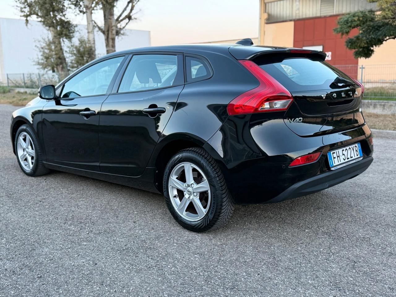 VOLVO V40 2.0 BERLINA DIESEL D2 EURO6B