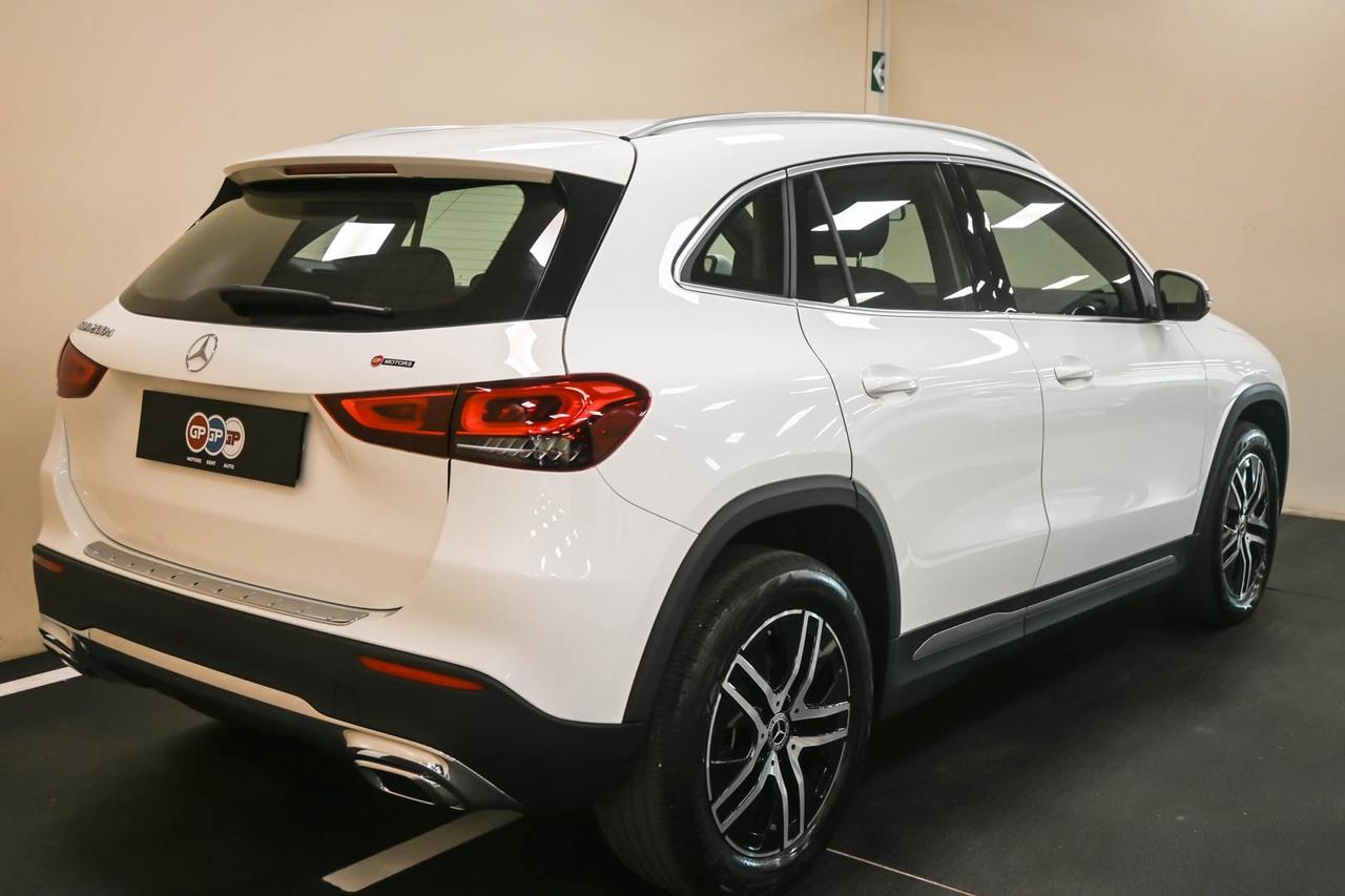 MERCEDES GLA (H247) GLA 200 d Automati...