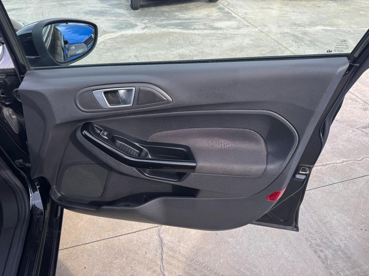 Ford Fiesta 1.5 TDCITITANIUM /NAVY/SYNC/2017