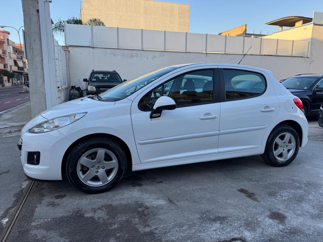 Peugeot 207 1.4 DIESEL 70CV Energie 2011