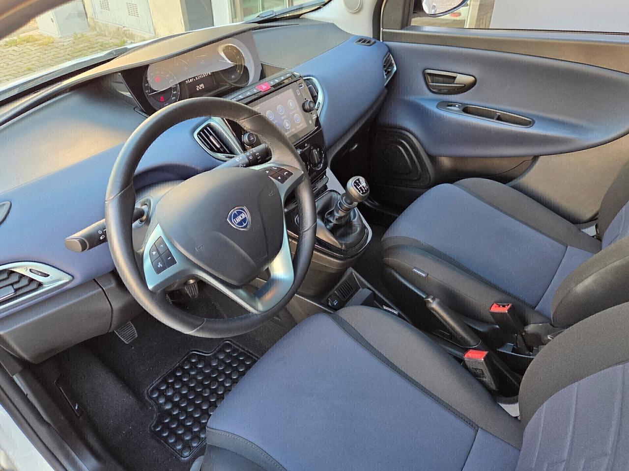 Lancia Ypsilon 1.0 Hybrid 5 porte S&S Platino