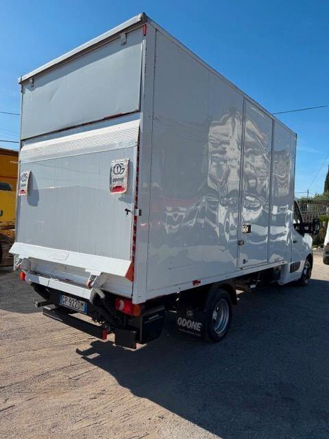 Renault Master furgonato con sponda