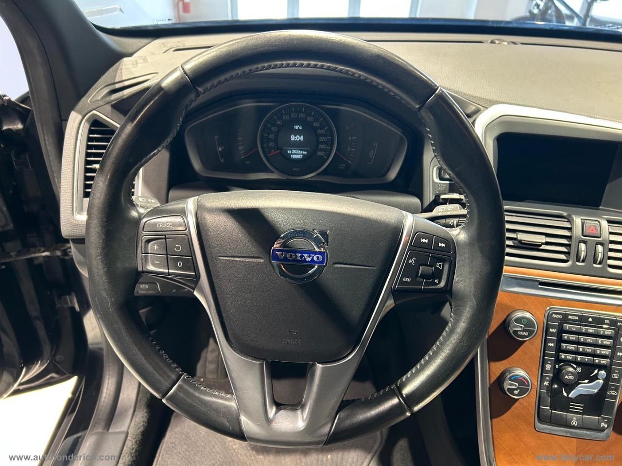 VOLVO XC60 D4 R-design Momentum